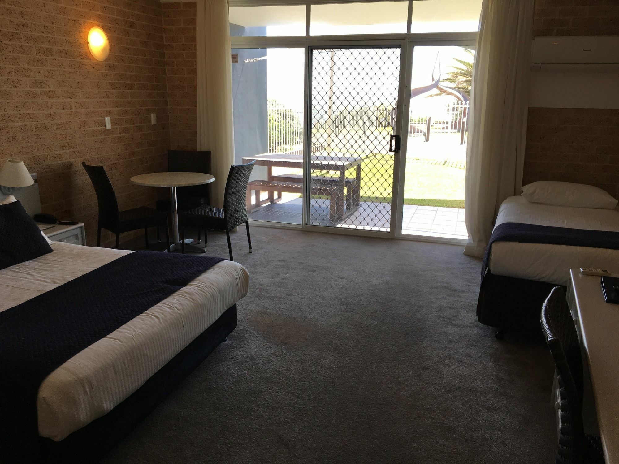 Ocean Front Motel Entrance Exterior photo